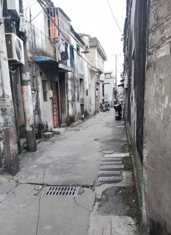 星期天下午过去的，大概有10几